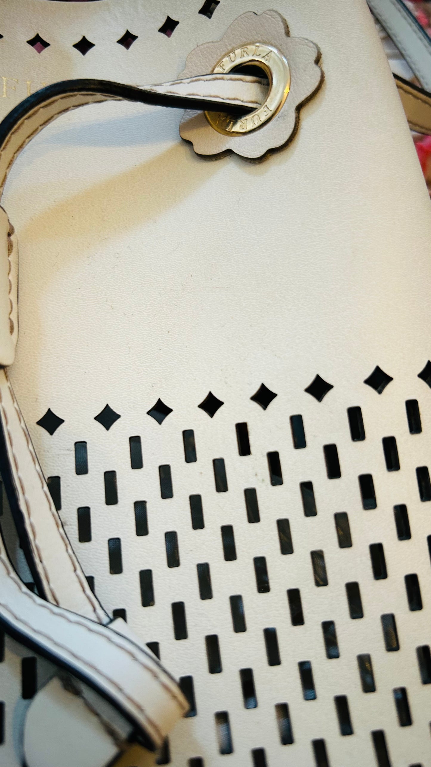 FURLA Minibag weiß/ Lochmuster