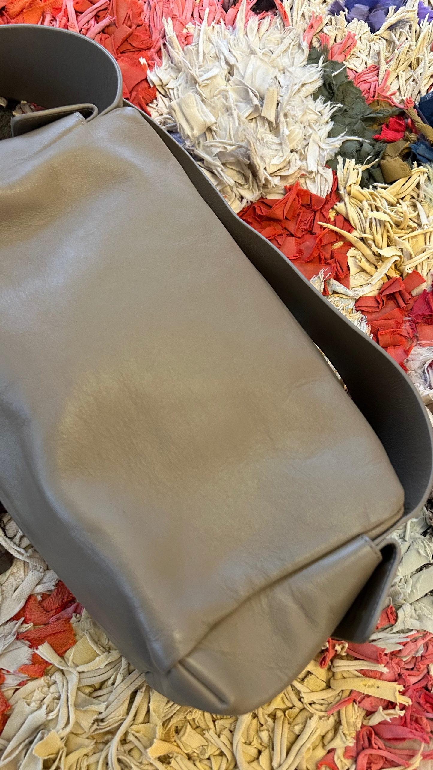 COS Umhängetasche taupe