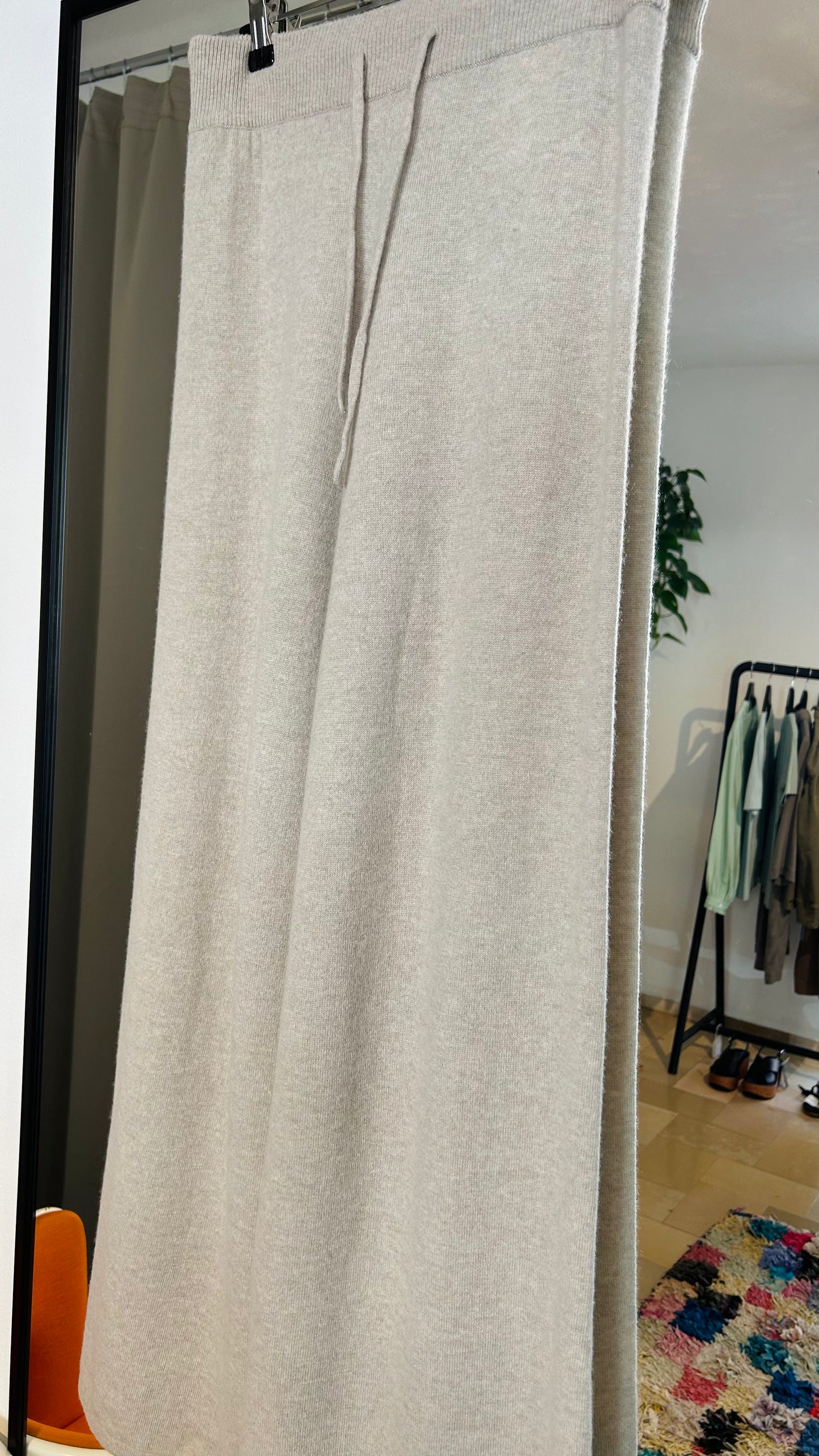 LISA YANG Kaschmirhose beige