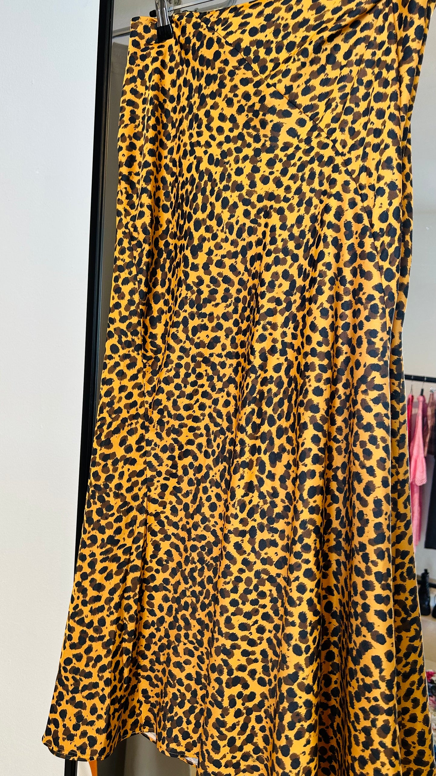 OTHER STORIES Slipskirt Leo