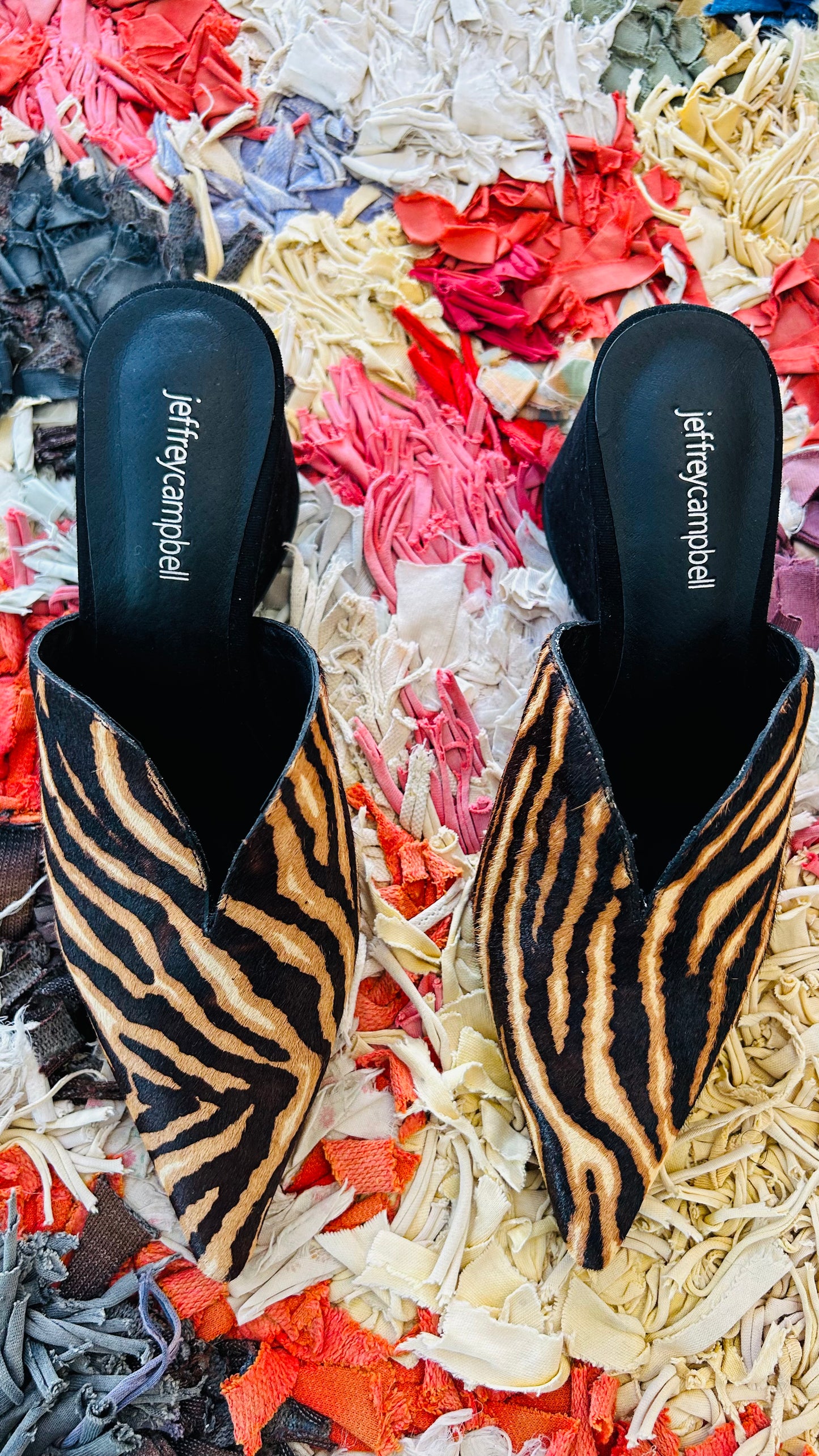 JEFFREY CAMPBELL Pantoletten braun/schwarz Zebra