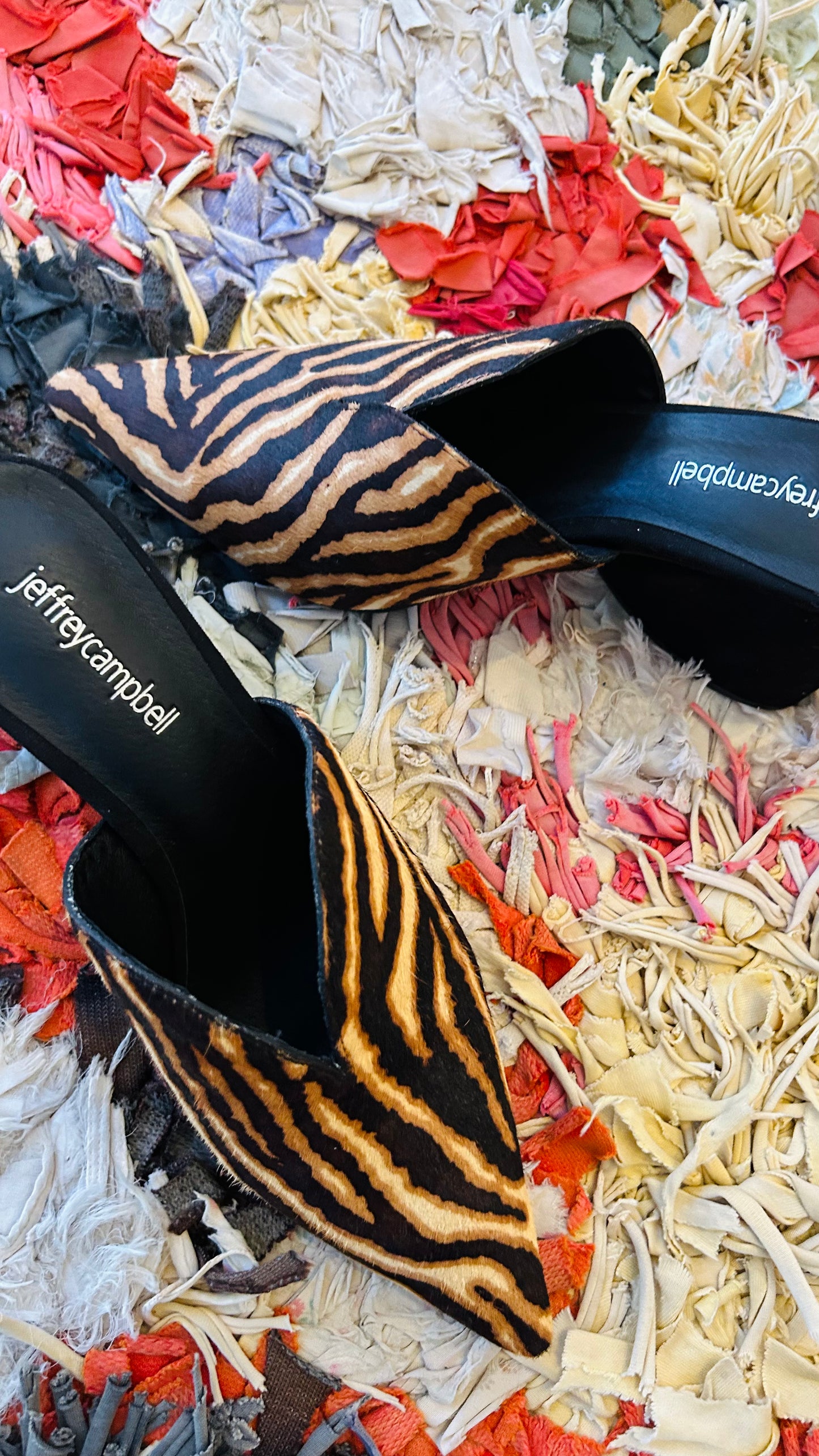 JEFFREY CAMPBELL Pantoletten braun/schwarz Zebra