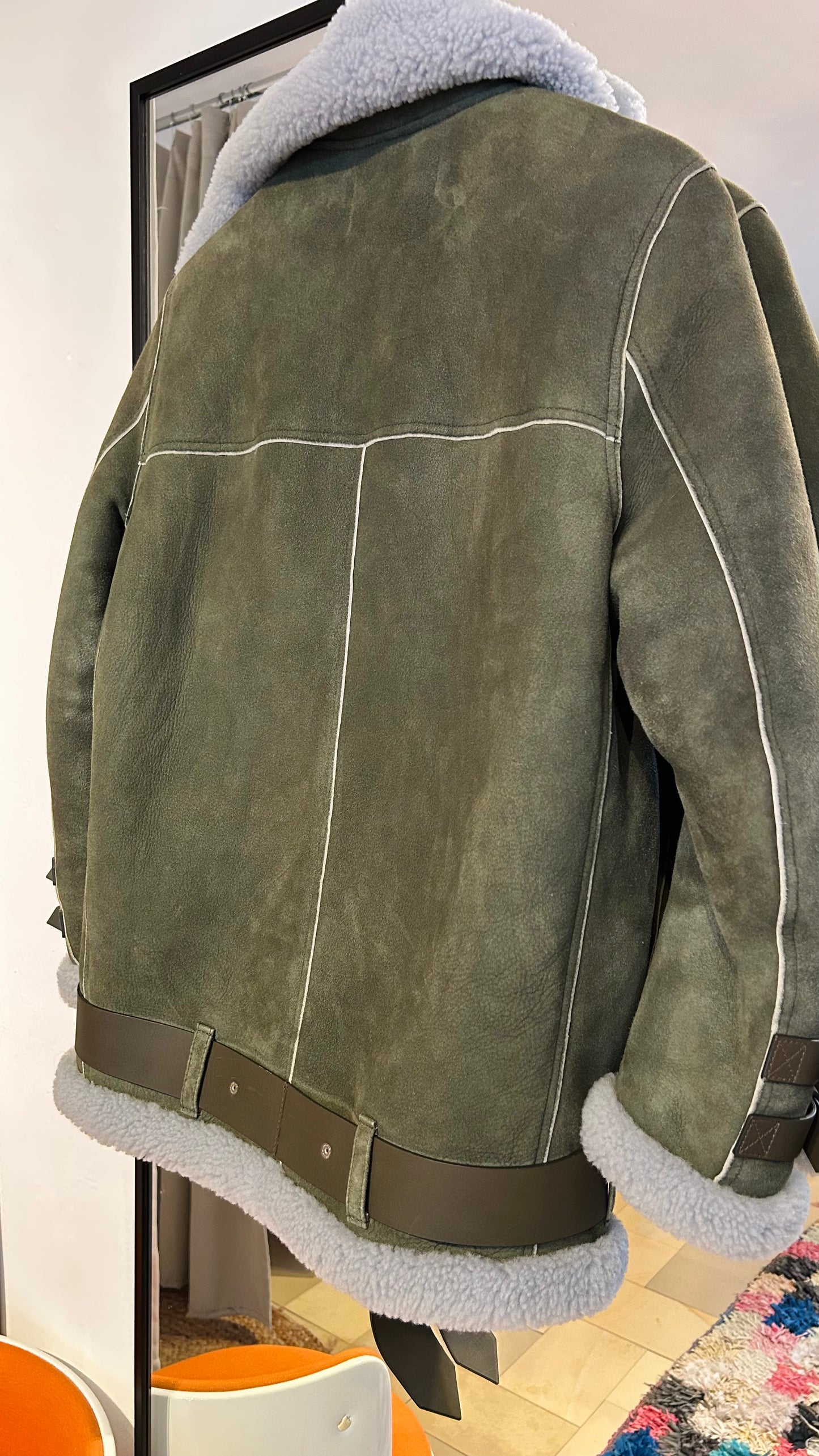 ACNE Lammfelljacke oliv/hellgrau / S