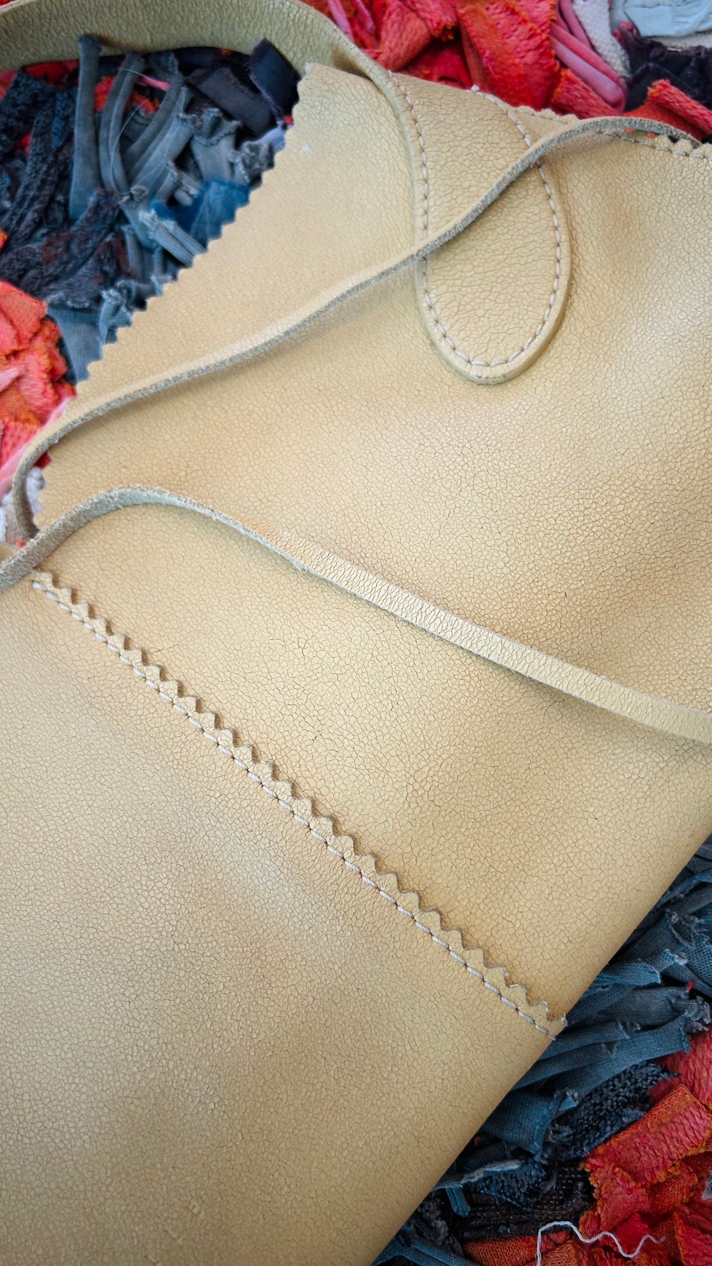 COCCINELLE Vintage Schultertasche beige