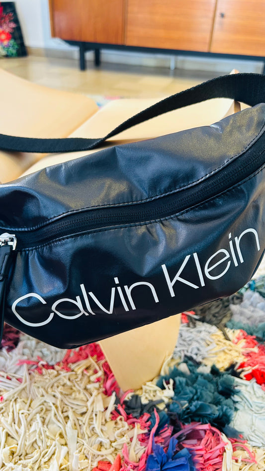 Calvin Klein Tasche Sling Bag schwarz