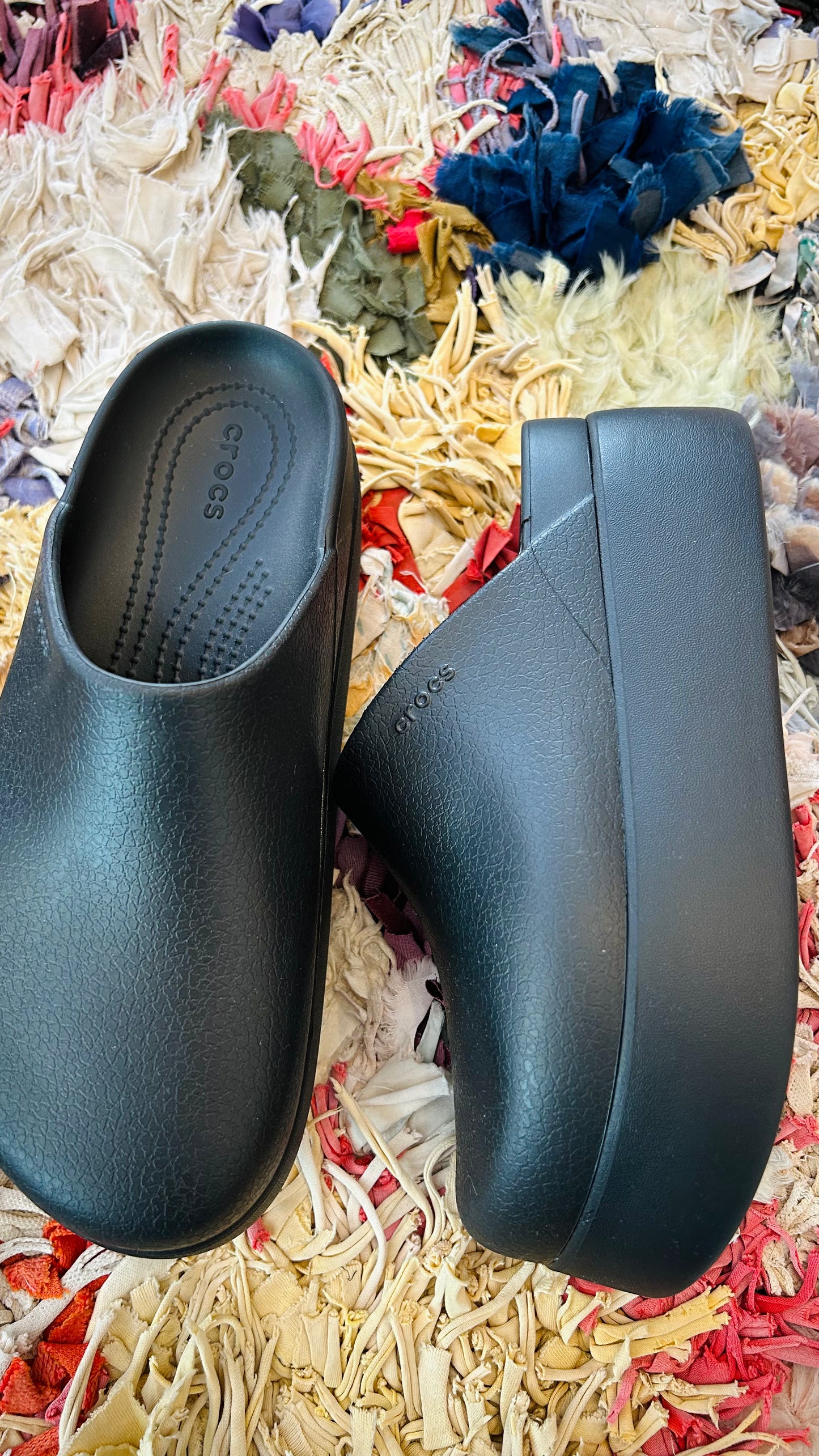 CROCS Plateau Clogs schwarz