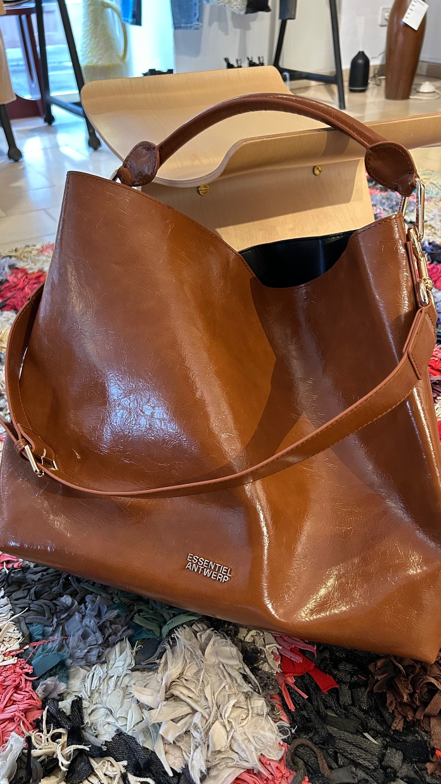 ESSENTIEL ANTWERP Shopper cognac Lack