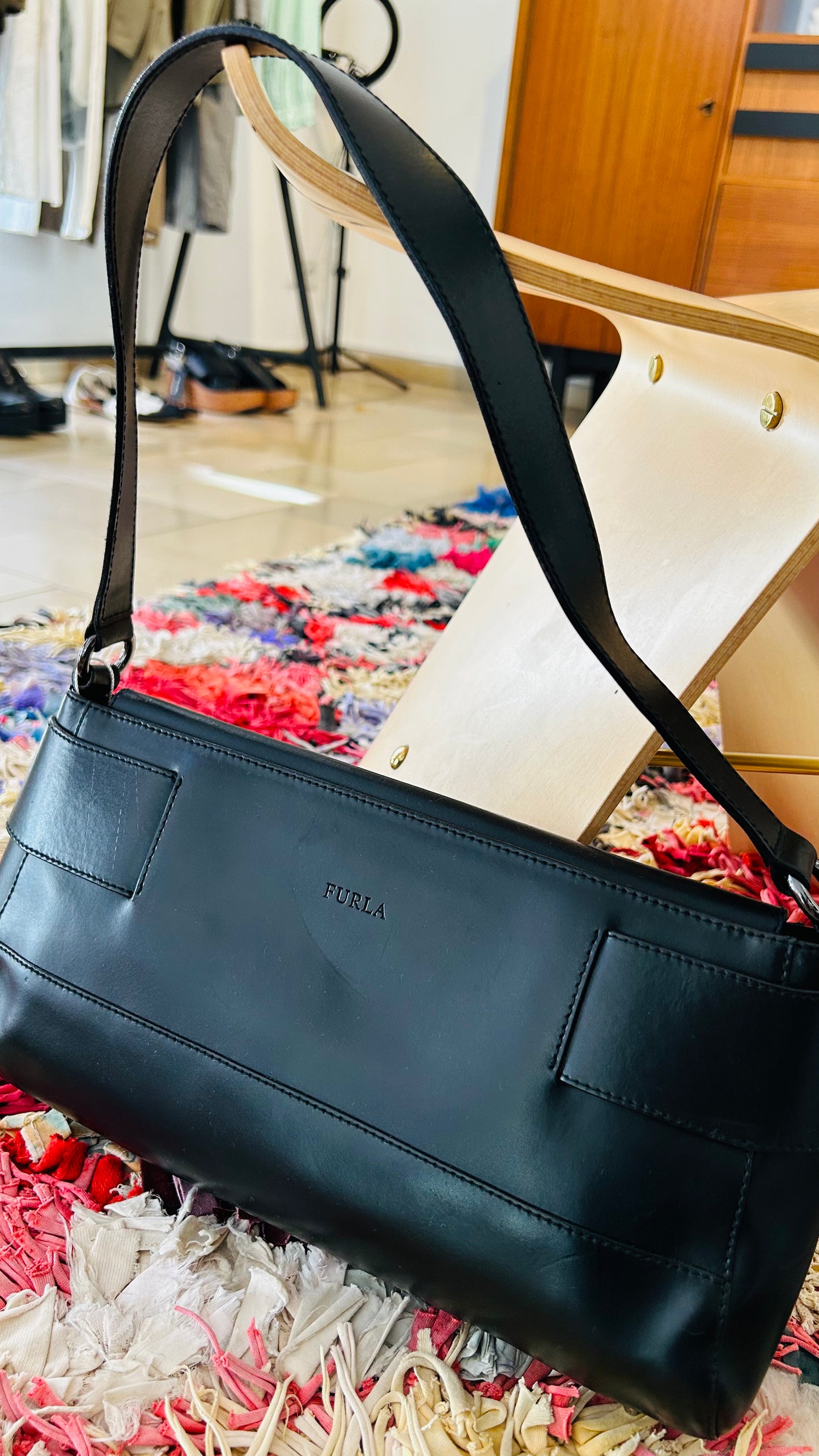 FURLA Vintage Schultertasche schwarz