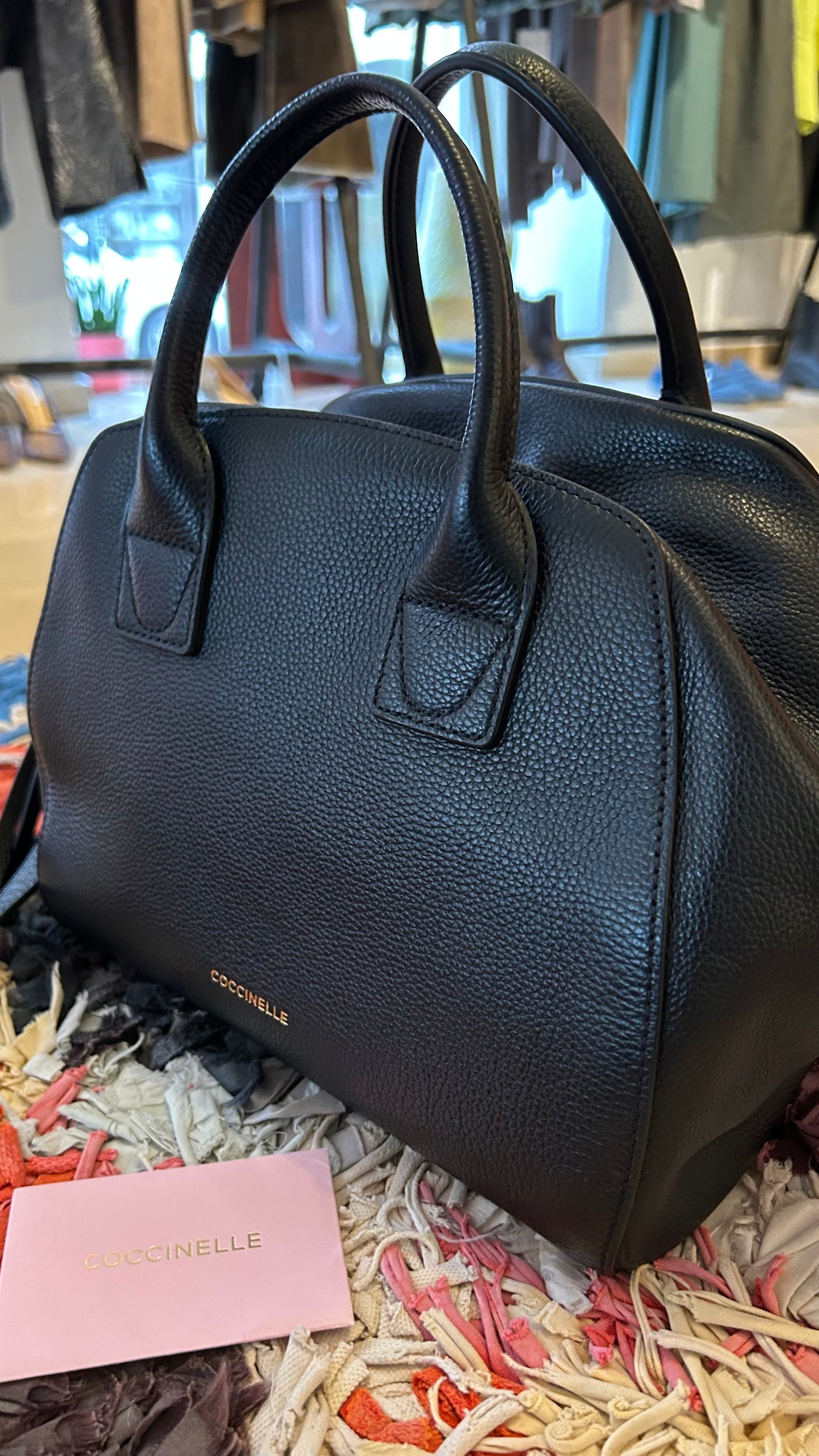 COCCINELLE Handtasche schwarz