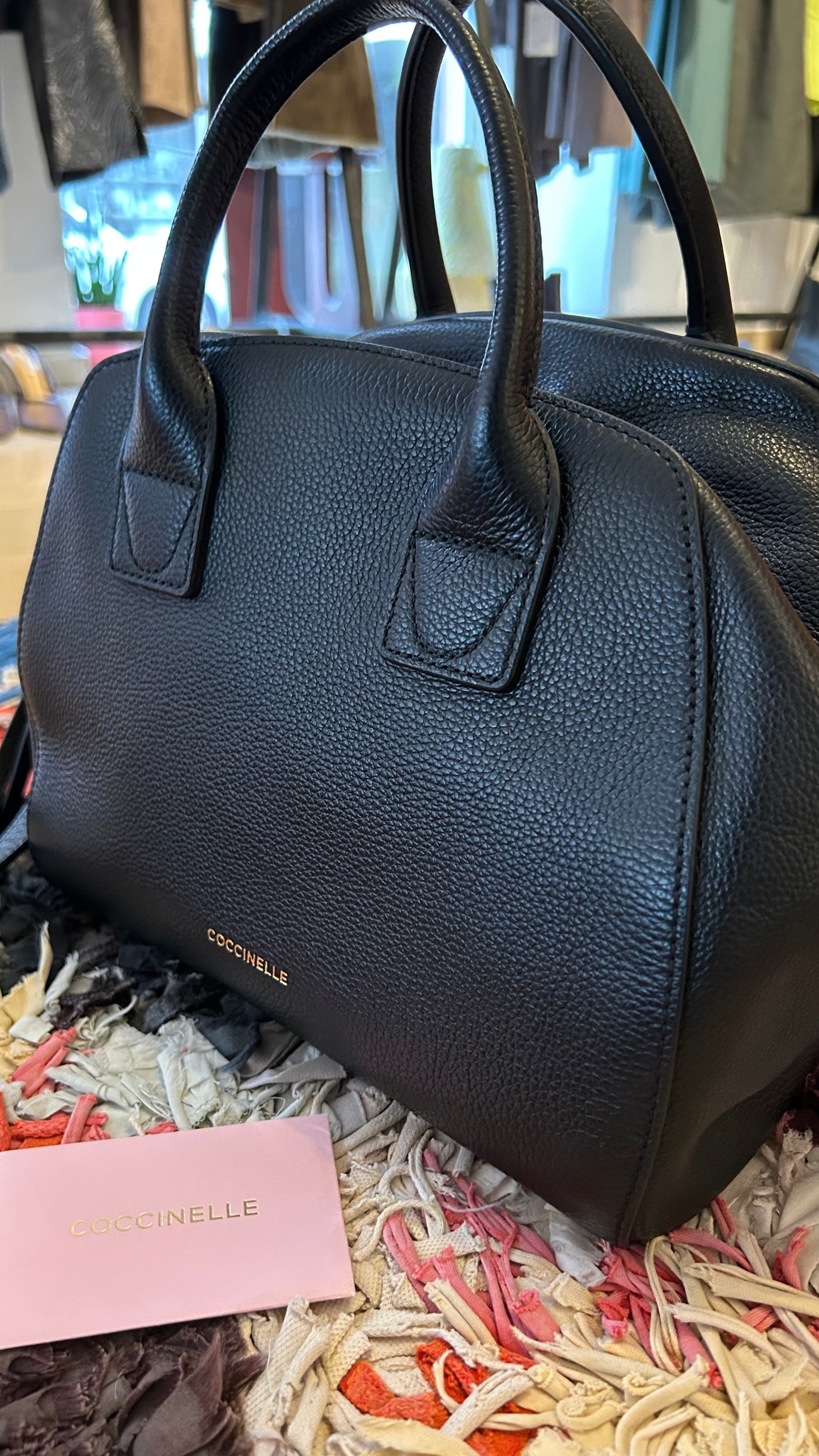 COCCINELLE Handtasche schwarz