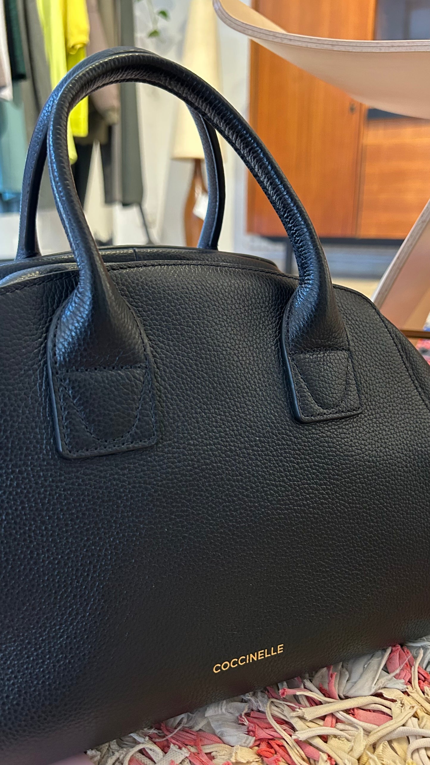 COCCINELLE Handtasche schwarz