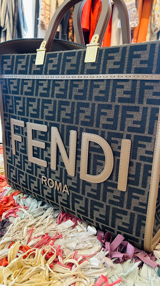 FENDI Henkeltasche braun Logo
