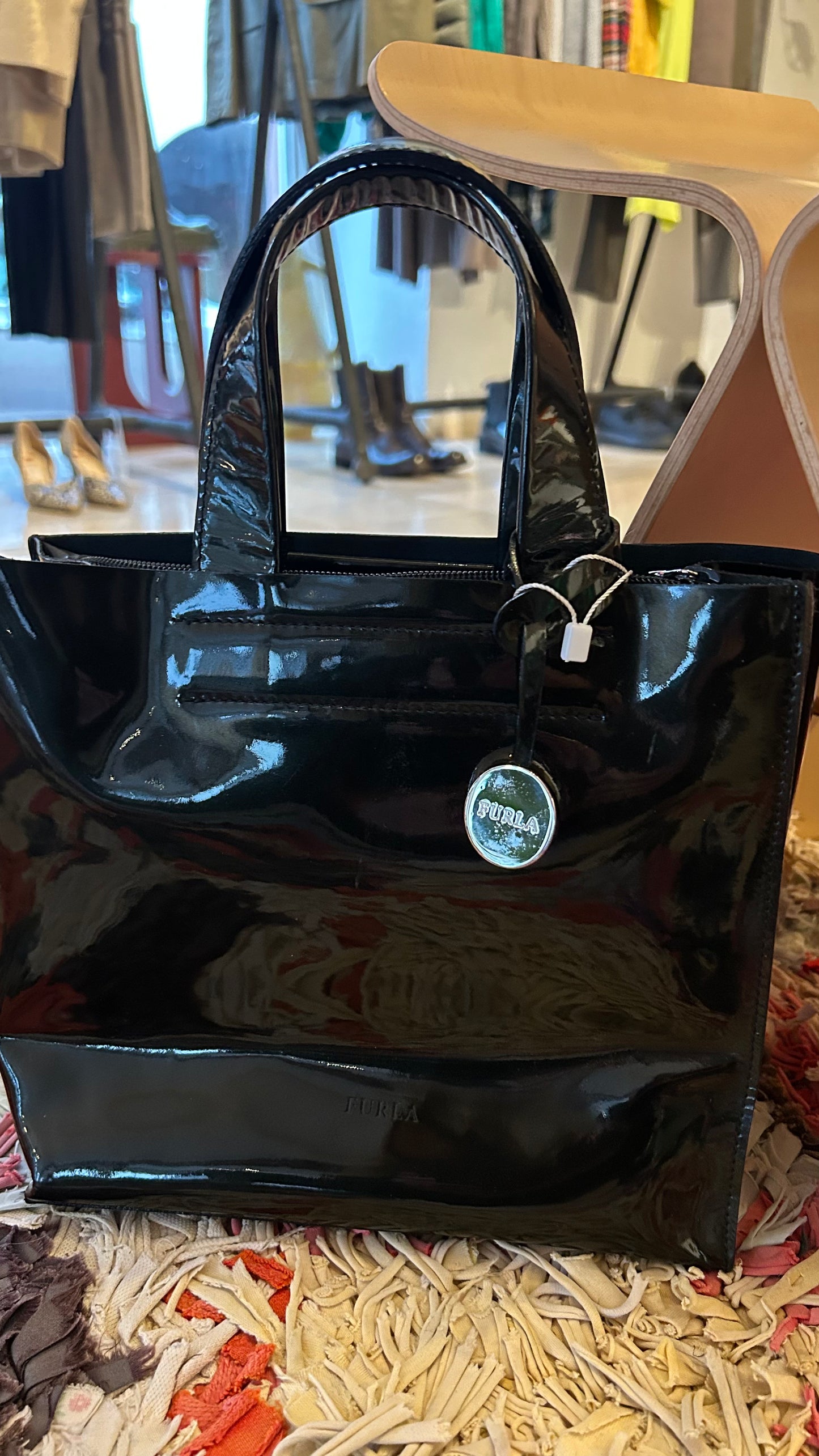 FURLA Handtasche schwarz/Lack