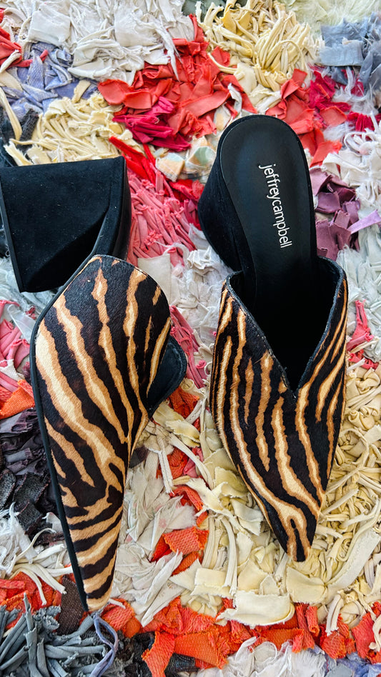 JEFFREY CAMPBELL Pantoletten braun/schwarz Zebra