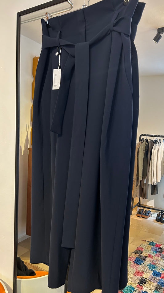 COS Hose mit Bindegürtel dunkelblau / 42
