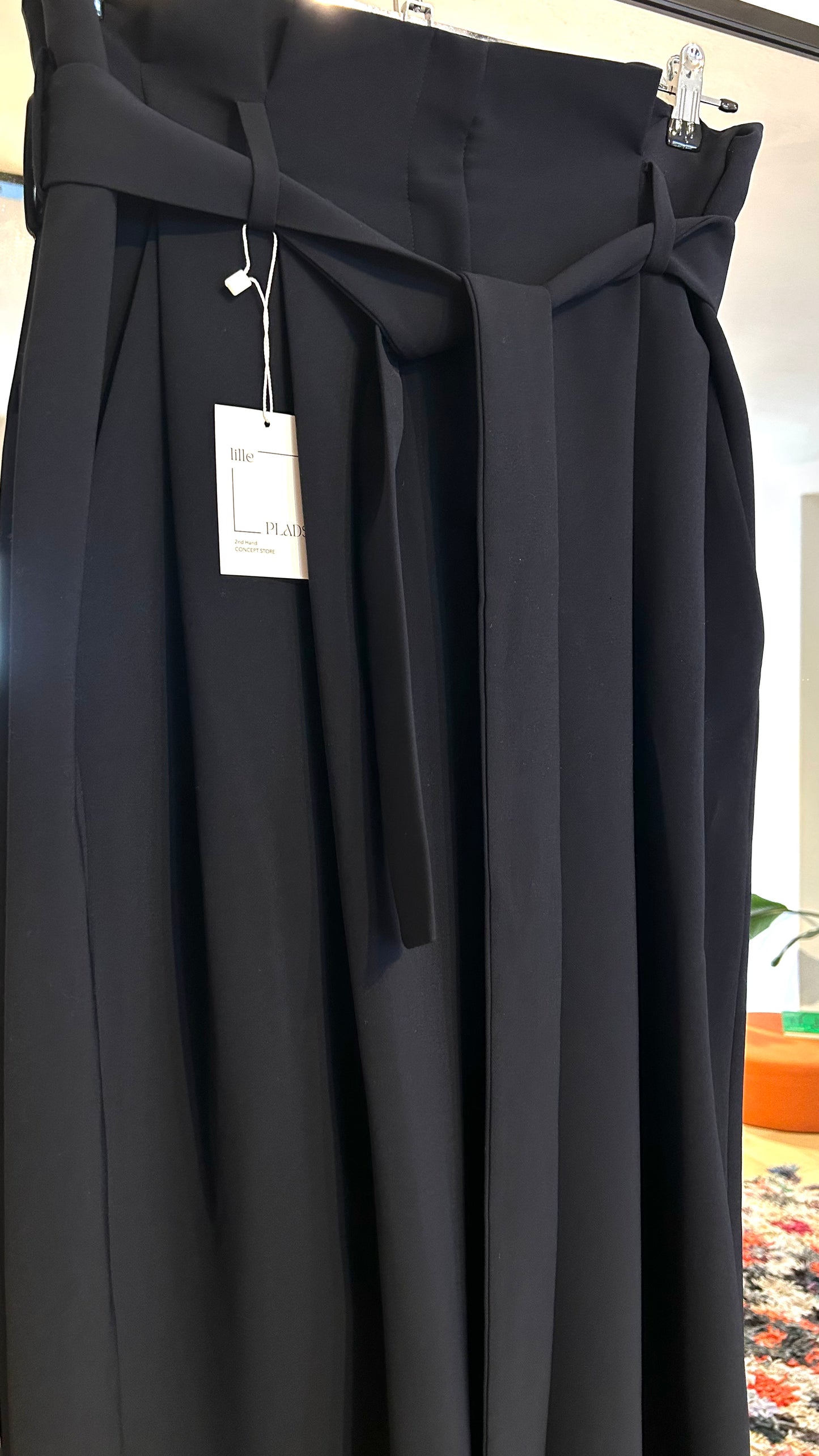 COS Hose mit Bindegürtel dunkelblau / 42
