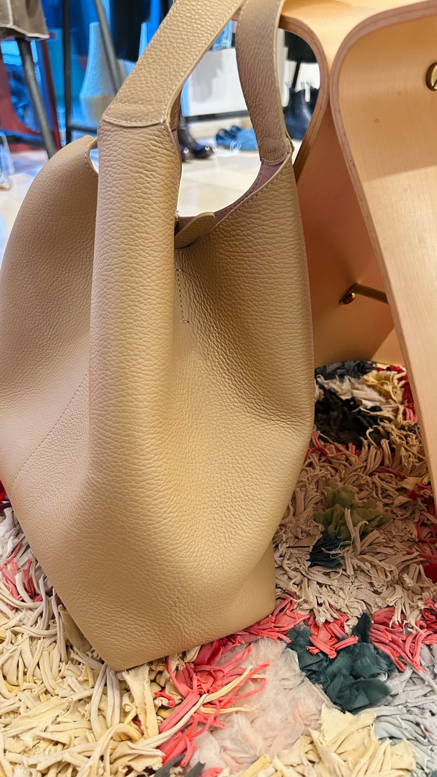 COCCINELLE Handtasche beige