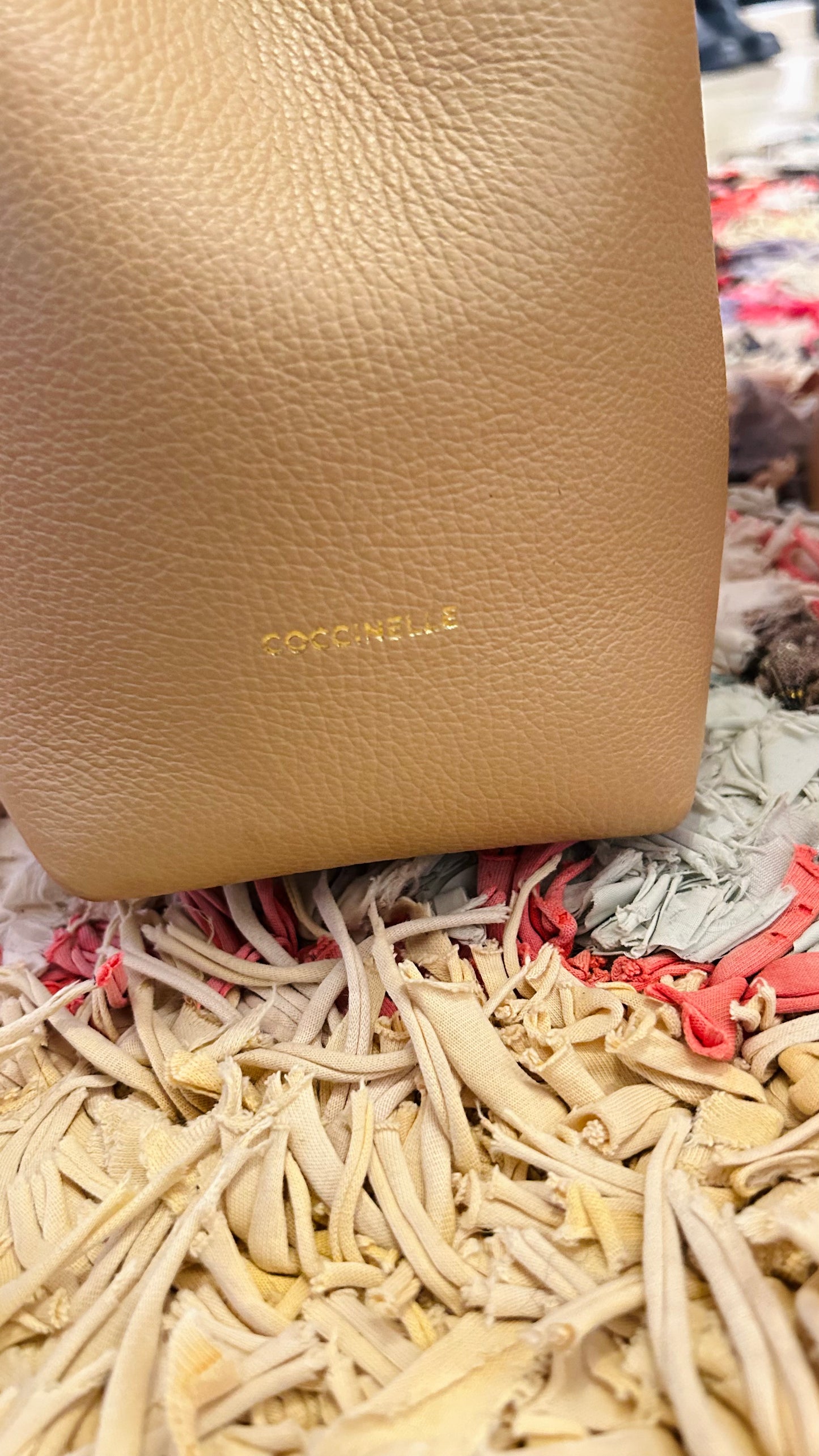 COCCINELLE Handtasche beige